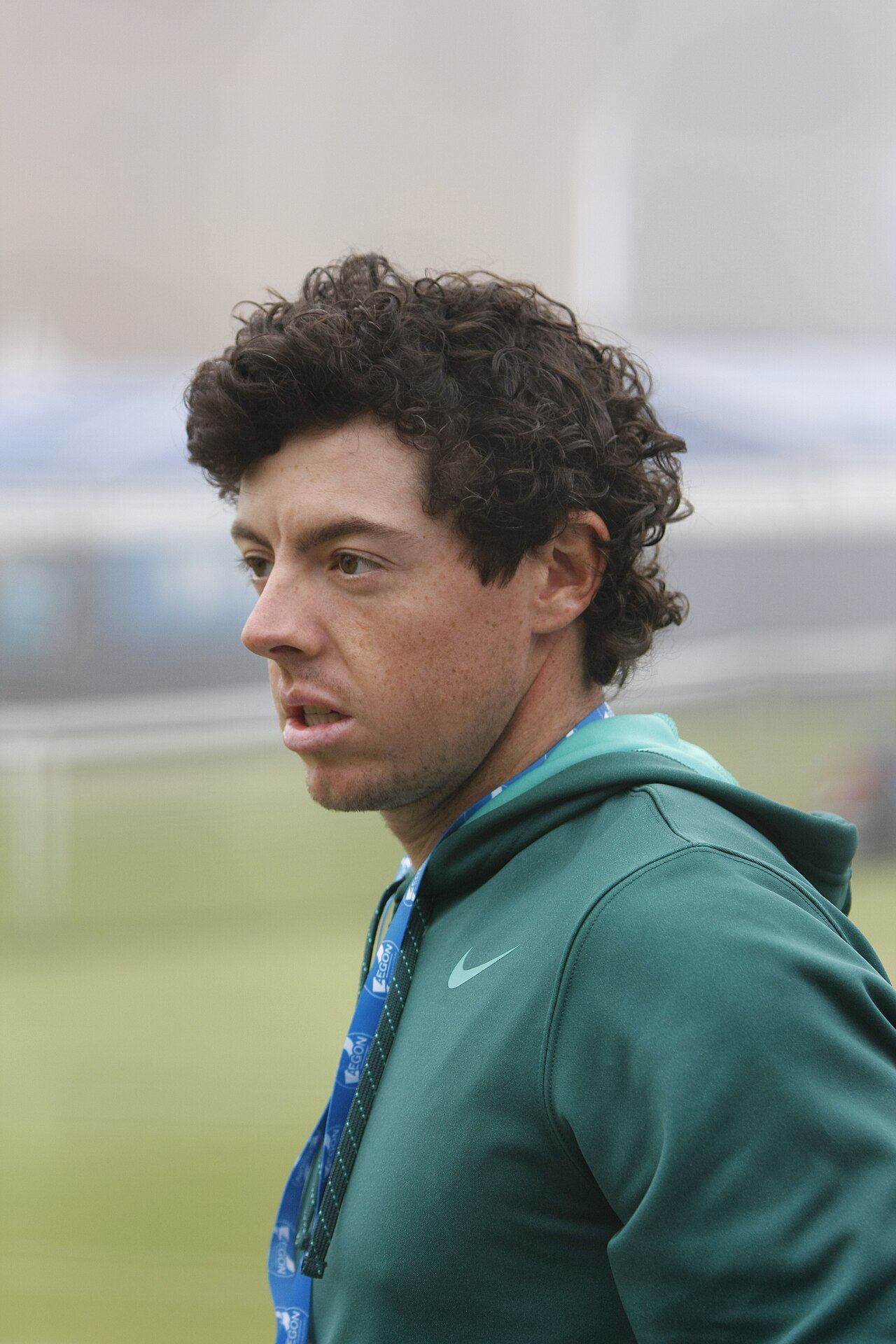 Rory McIlroy podczas Aegon International Tennis w Eastbourne, 20 czerwca 2013 roku. Zdjęcie archiwalne; nie przedstawia opisywanego zdarzenia Plik bez zmian redakcyjnych; miniatura dopasowana do układu strony.