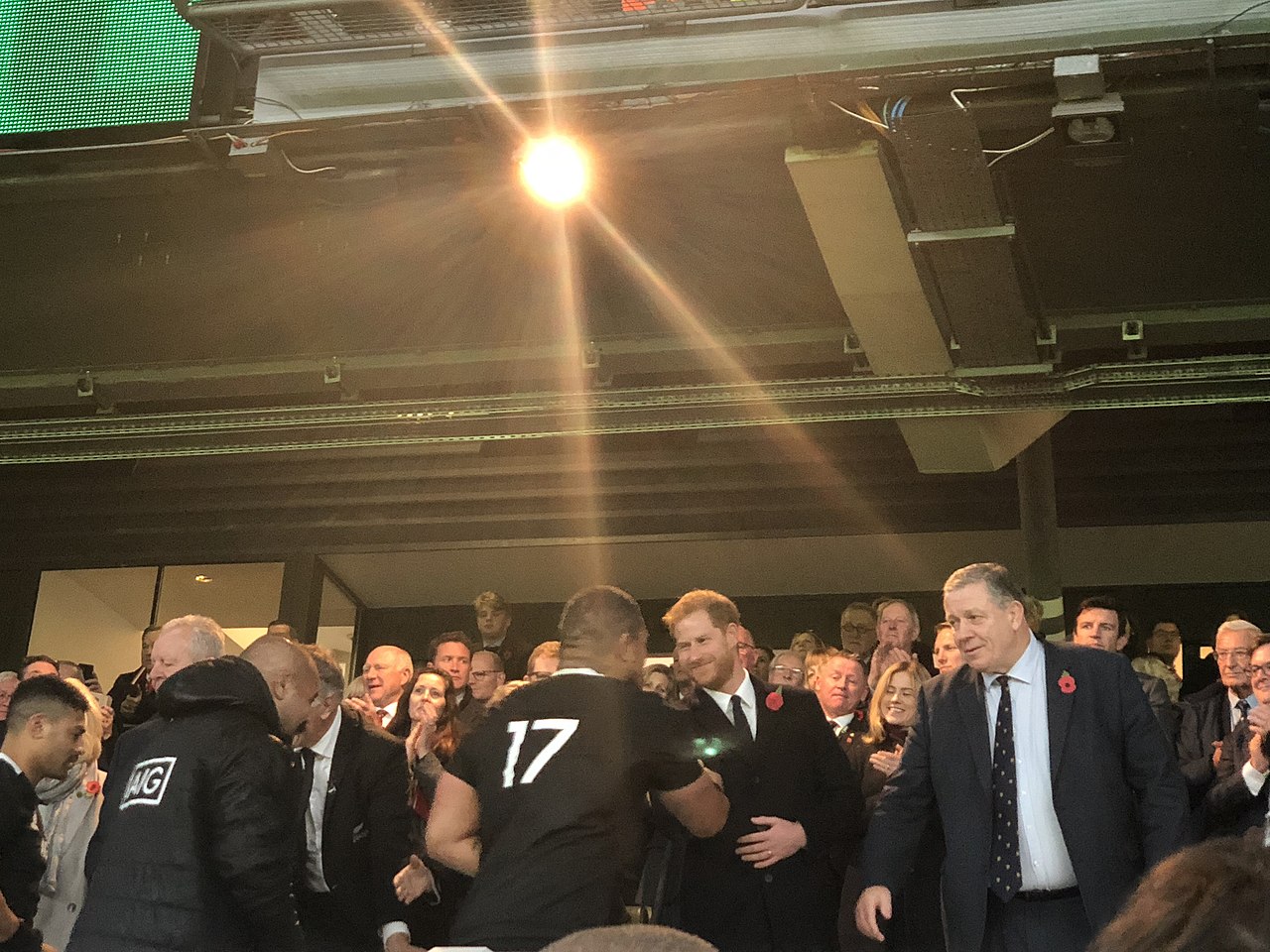 Reprezentacja Nowej Zelandii podczas meczu z Anglią na stadionie Twickenham, 10 listopada 2018 r. Zdjęcie archiwalne; nie przedstawia opisywanego zdarzenia Plik bez zmian redakcyjnych; miniatura dopasowana do układu strony.