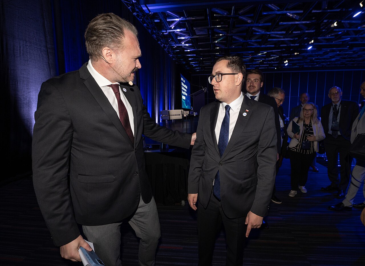 Dan Jørgensen i minister energii Miłosz Motyka podczas wizyty w Kanadzie, 29 czerwca 2026 r. Zdjęcie archiwalne; nie przedstawia opisywanego zdarzenia Plik bez zmian redakcyjnych; miniatura dopasowana do układu strony.