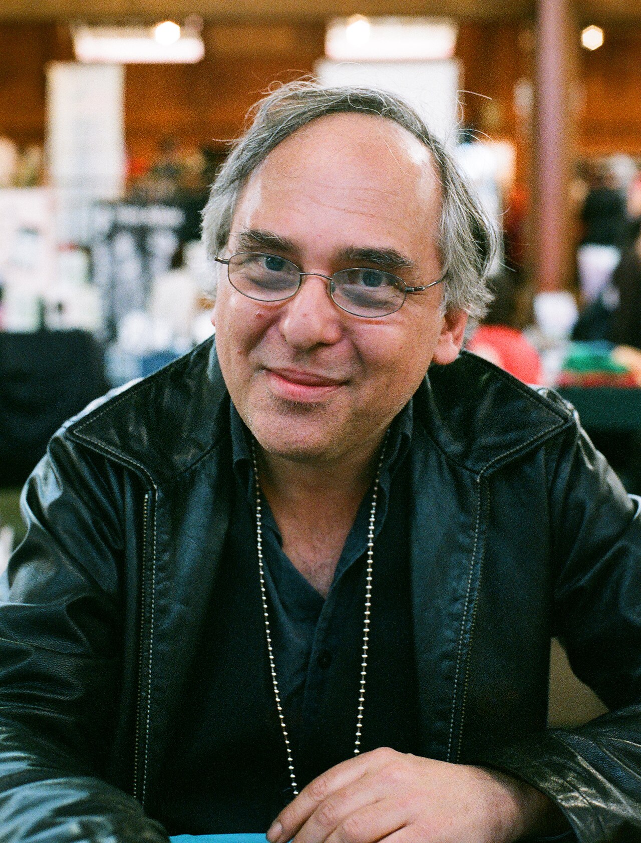Art Spiegelman podczas Alternative Press Expo, 30 kwietnia 2007 r. Zdjęcie archiwalne; nie przedstawia opisywanego zdarzenia Plik bez zmian redakcyjnych; miniatura dopasowana do układu strony.