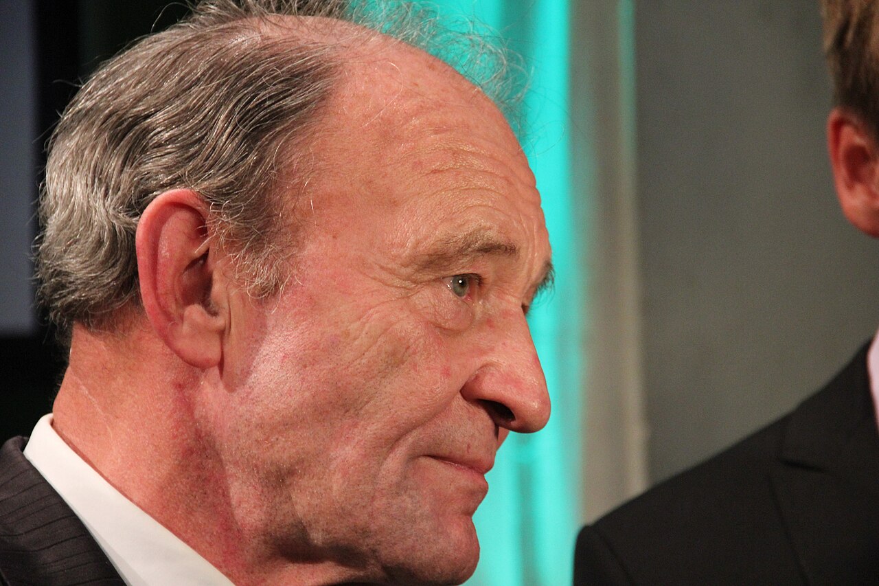 Aktor Michael Mendl jako laudator podczas gali Clean Tech Media Award, 16 września 2011 roku. Zdjęcie archiwalne; nie przedstawia opisywanego zdarzenia Plik bez zmian redakcyjnych; miniatura dopasowana do układu strony.