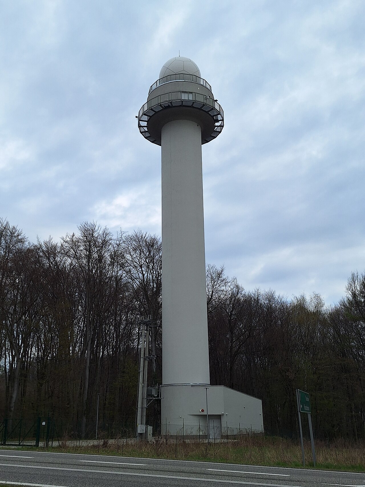 Radar meteorologiczny w Brzuchani, 17 kwietnia 2026 r. Zdjęcie archiwalne; nie przedstawia opisywanego zdarzenia Plik bez zmian redakcyjnych; miniatura dopasowana do układu strony.