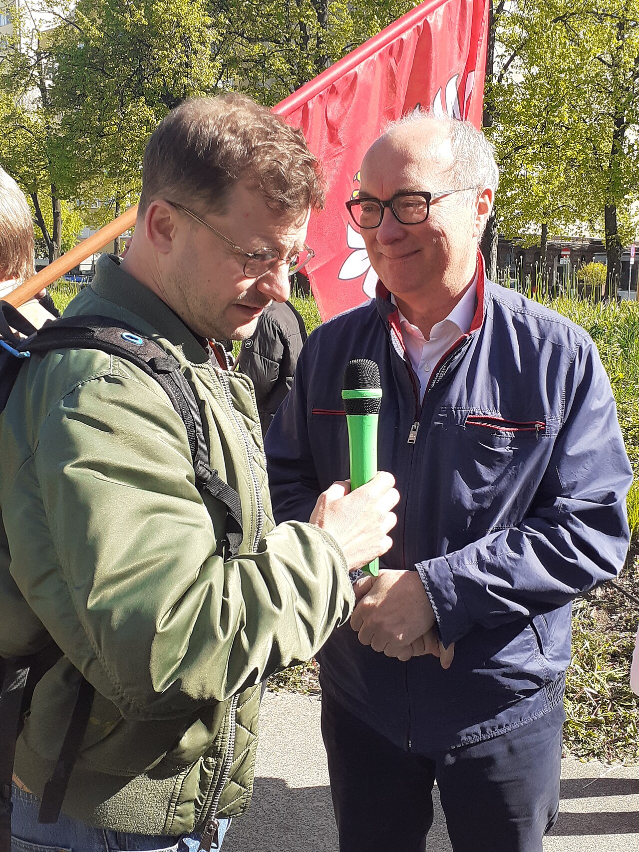 Włodzimierz Czarzasty podczas wywiadu udzielanego Mikołajowi Januszowi, 1 maja 2023 r. Zdjęcie archiwalne; nie przedstawia opisywanego zdarzenia Plik bez zmian redakcyjnych; miniatura dopasowana do układu strony.