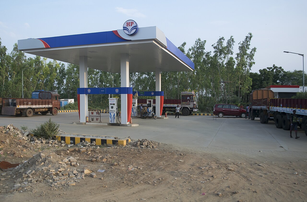 Stacja paliw należąca do Hindustan Petroleum, 31 października 2016 r. Zdjęcie archiwalne; nie przedstawia opisywanego zdarzenia Plik bez zmian redakcyjnych; miniatura dopasowana do układu strony.
