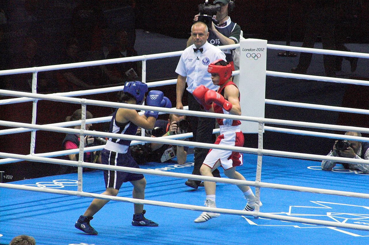 Katie Taylor podczas bokserskiego turnieju olimpijskiego w Londynie, 8 sierpnia 2012 roku. Zdjęcie archiwalne; nie przedstawia opisywanego zdarzenia Plik bez zmian redakcyjnych; miniatura dopasowana do układu strony.