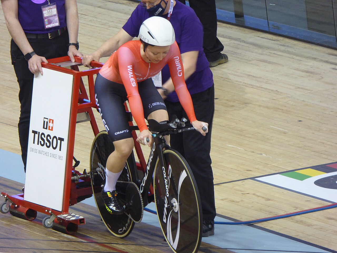 Anna Morris przed finałem kobiecego wyścigu indywidualnego na dochodzenie o brązowy medal podczas zawodów UCI Track Nations Cup w Glasgow, 23 kwietnia 2022 r. Zdjęcie archiwalne; nie przedstawia opisywanego zdarzenia Plik bez zmian redakcyjnych; miniatura dopasowana do układu strony.