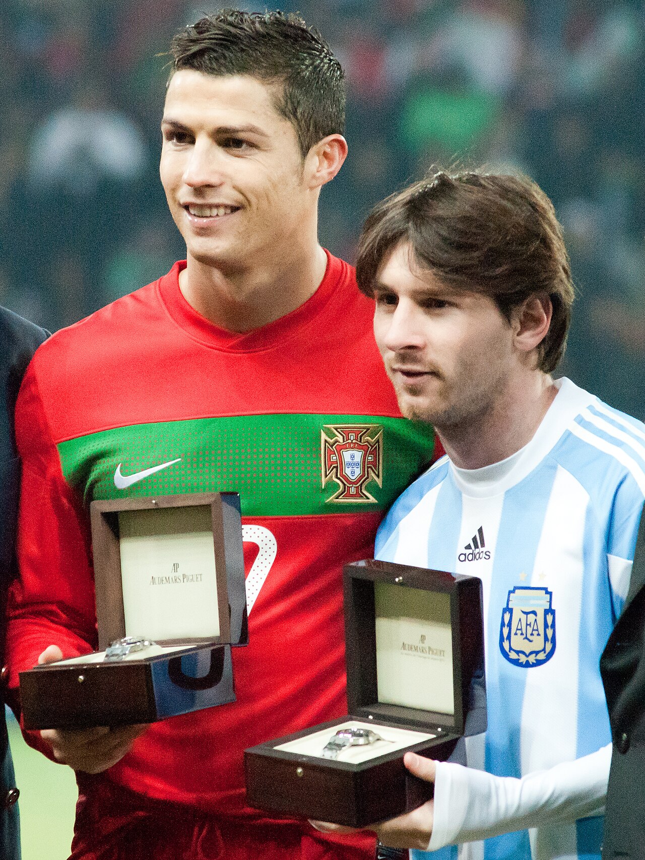 Lionel Messi podczas meczu Portugalia–Argentyna 9 lutego 2011 roku. Zdjęcie archiwalne; nie przedstawia opisywanego zdarzenia Plik bez zmian redakcyjnych; miniatura dopasowana do układu strony.